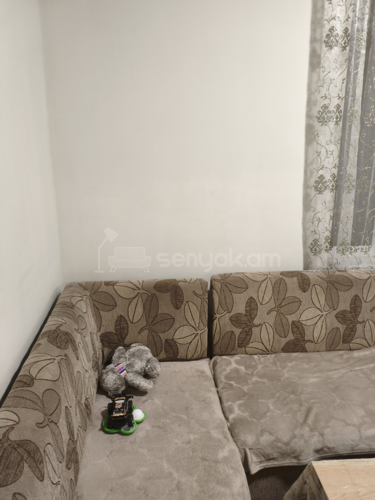 2 Սենյականոց Բնակարան Քարե Շենքում, 52քմ, 1/1 հարկ, Նորմալ Վիճակում, Կահավորված