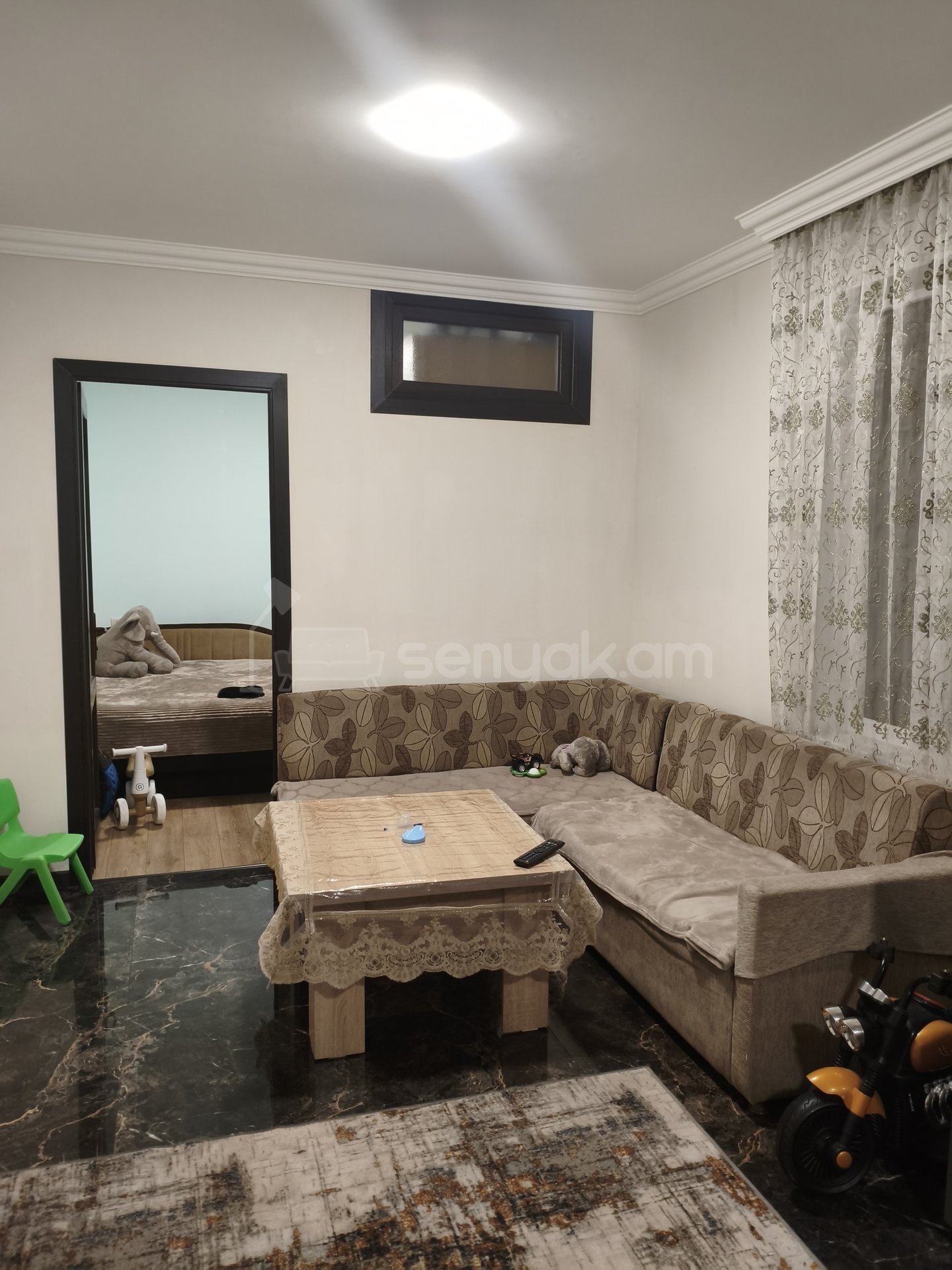 2 Սենյականոց Բնակարան Քարե Շենքում, 52քմ, 1/1 հարկ, Նորմալ Վիճակում, Կահավորված