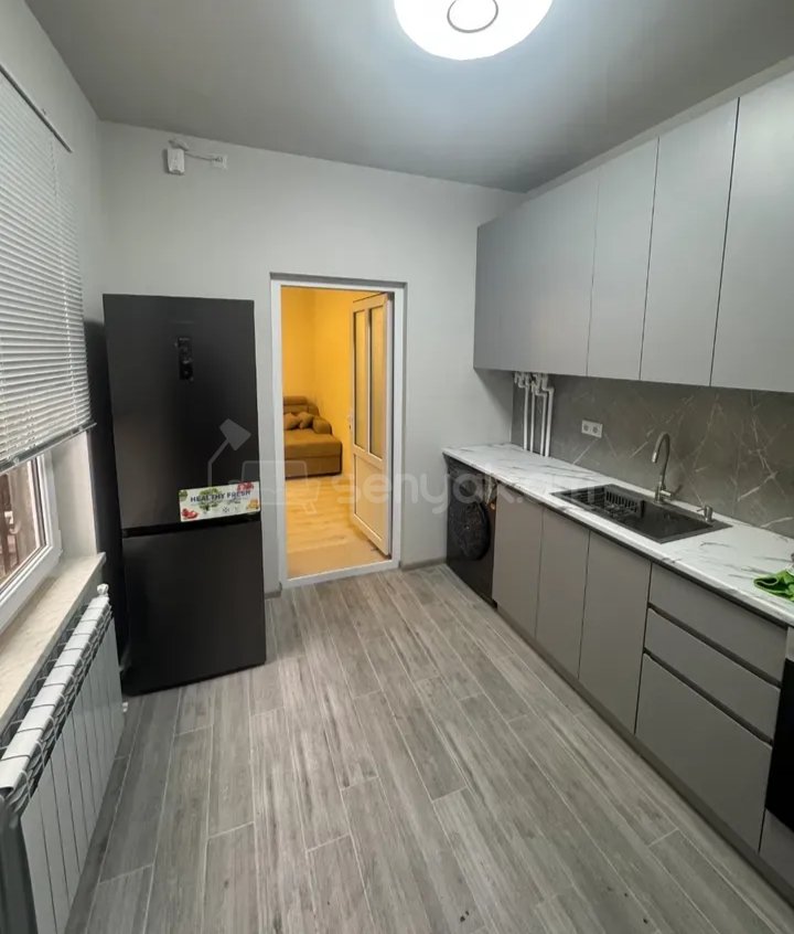 3 Սենյականոց Բնակարան Քարե Շենքում, 72քմ, 5/9 հարկ, Կապիտալ Վերանորոգված, Կահավորված, Արևկող