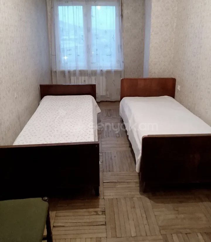 3 Սենյականոց Բնակարան Քարե Շենքում, 72քմ, 7/9 հարկ, Նորմալ Վիճակում, Կահավորված, Արևկող