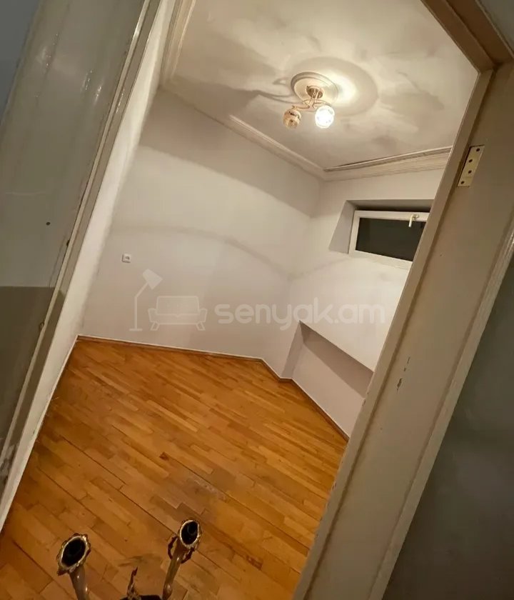 2 Սենյականոց Բնակարան Քարե Շենքում, 54քմ, 1/5 հարկ, Նորմալ Վիճակում, Կահավորված