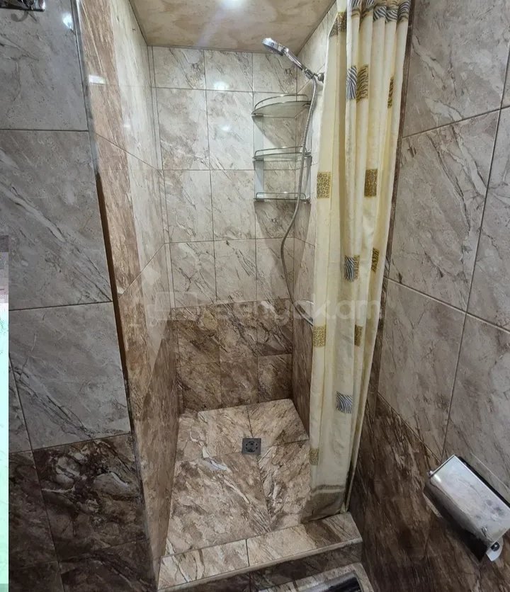 1 Սենյականոց Բնակարան Քարե Շենքում, 40քմ, 2/4 հարկ, Նորմալ Վիճակում, Կահավորված