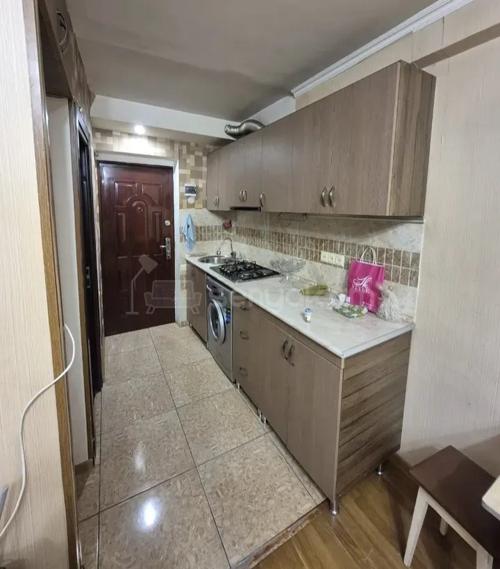 1 Սենյականոց Բնակարան Քարե Շենքում, 40քմ, 2/4 հարկ, Նորմալ Վիճակում, Կահավորված