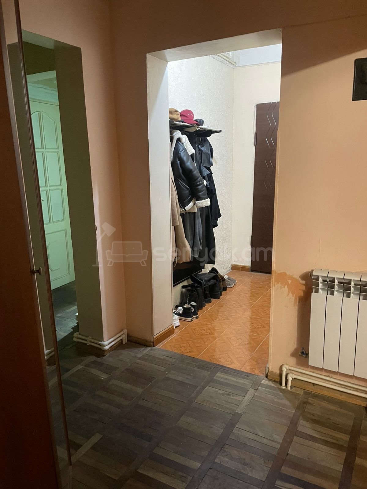 2 Սենյականոց Բնակարան, 50քմ, 9/9 հարկ, Նորմալ Վիճակում, Մասամբ Կահավորված, Արևկող