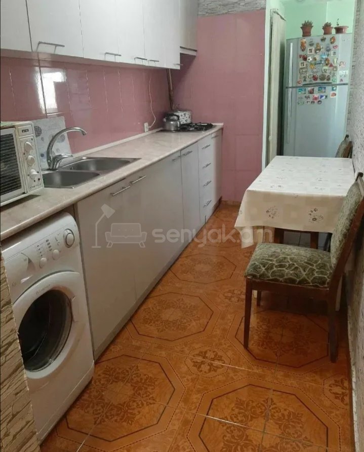 3 Սենյականոց Բնակարան, 80քմ, 9/9 հարկ, Նորմալ Վիճակում, Կահավորված