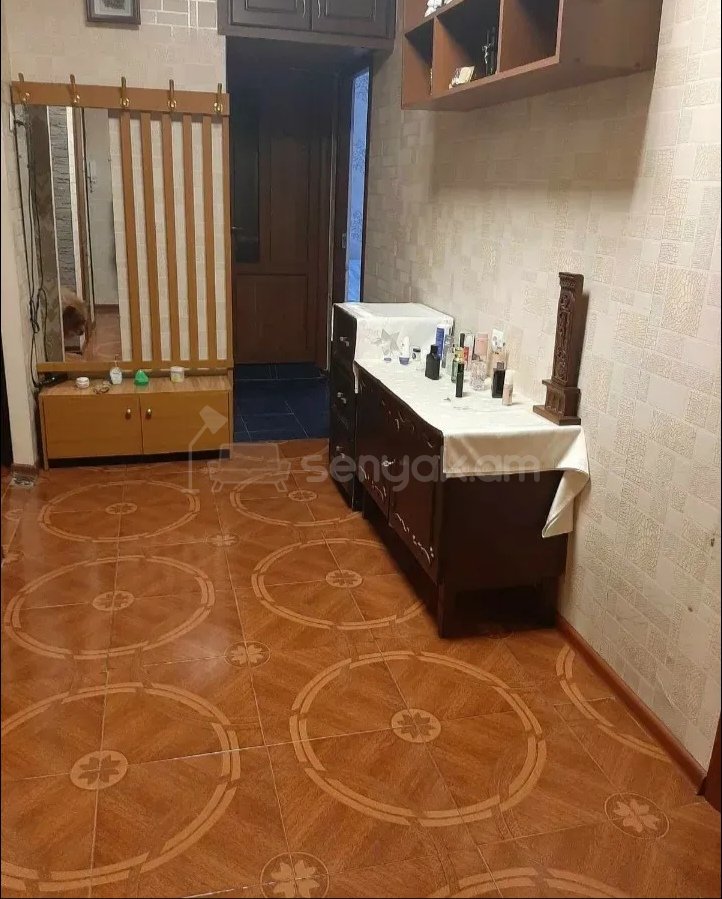 3 Սենյականոց Բնակարան, 80քմ, 9/9 հարկ, Նորմալ Վիճակում, Կահավորված