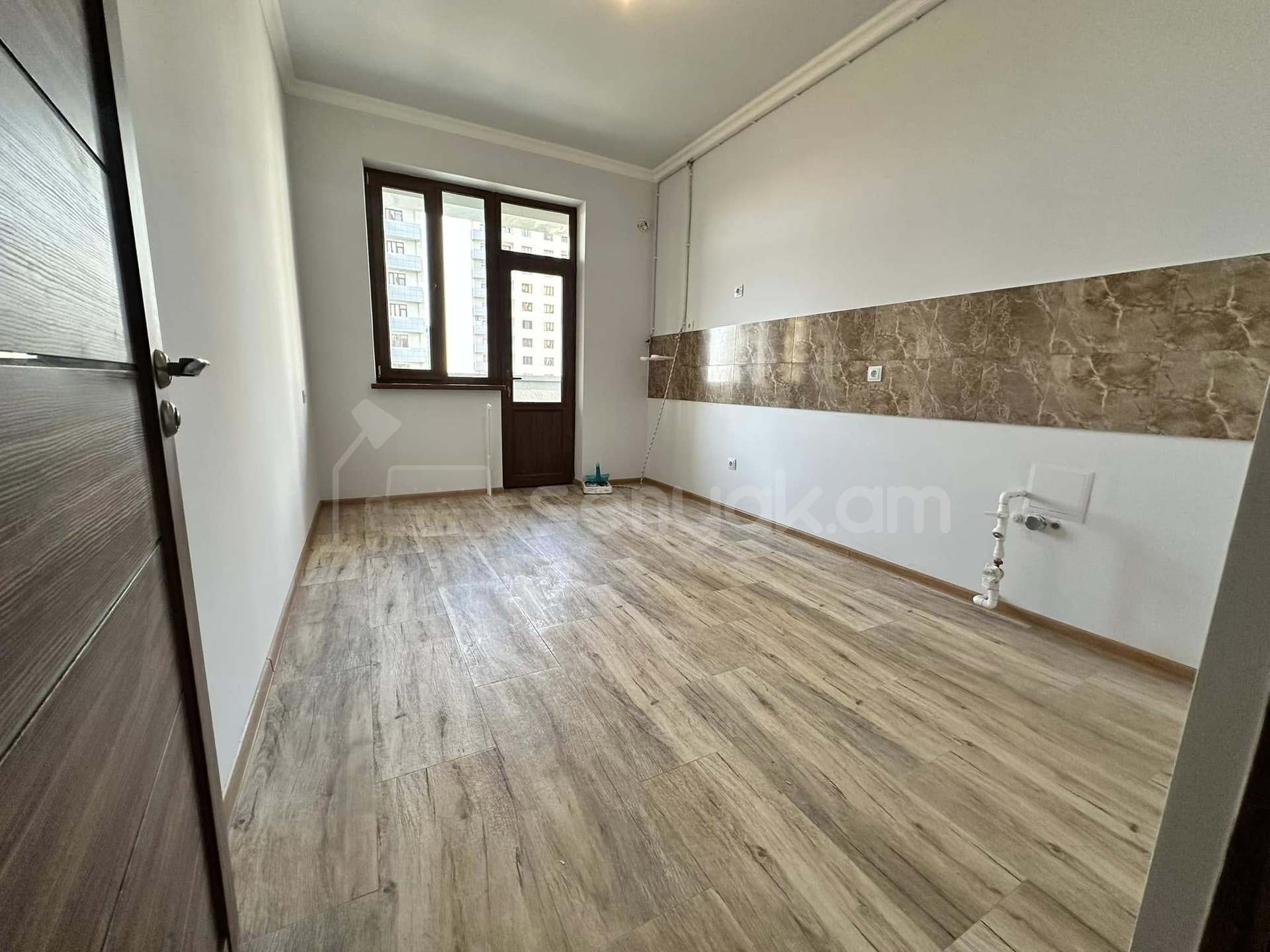 4 Սենյականոց Բնակարան Նորակառույցում, 121քմ, 6/15 հարկ, Կապիտալ Վերանորոգված