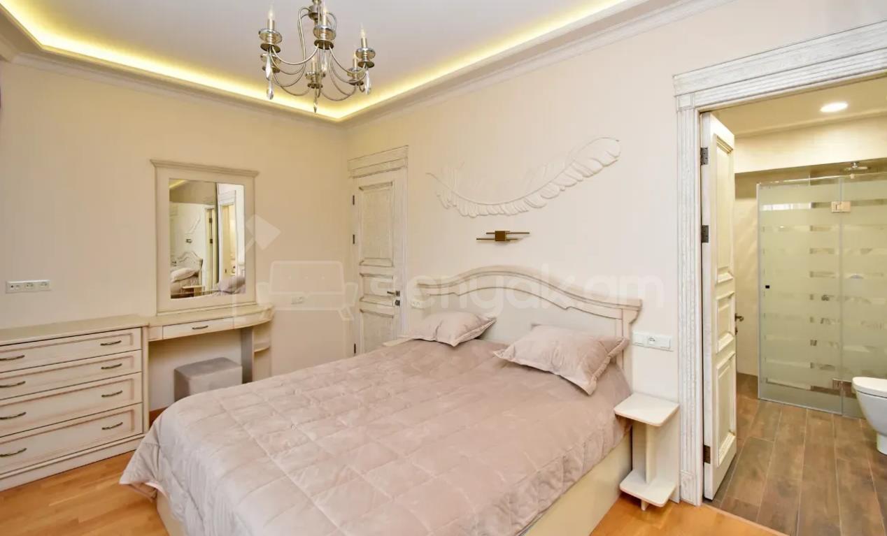 3 Սենյականոց Բնակարան Քարե Շենքում, 100քմ, 5/5 հարկ, Դիզայներական Վերանորոգված, Կահավորված