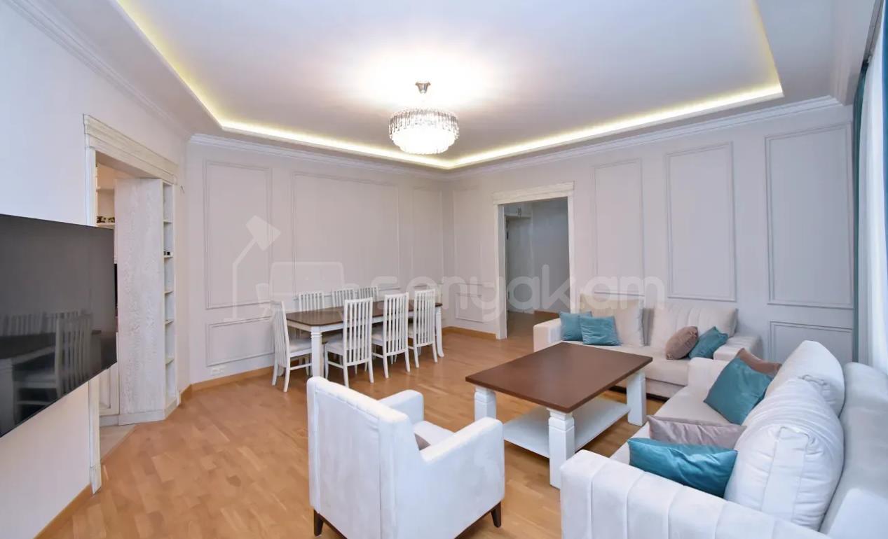 3 Սենյականոց Բնակարան Քարե Շենքում, 100քմ, 5/5 հարկ, Դիզայներական Վերանորոգված, Կահավորված