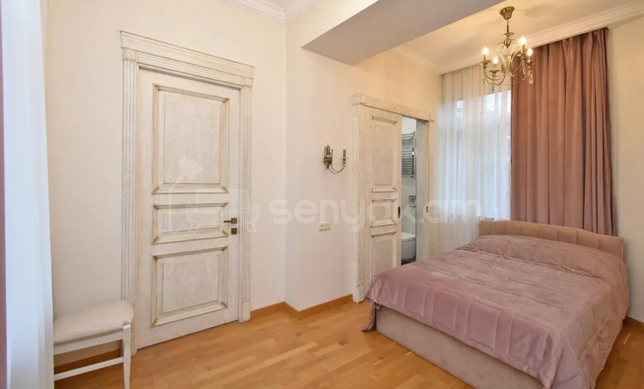 3 Սենյականոց Բնակարան Քարե Շենքում, 100քմ, 5/5 հարկ, Դիզայներական Վերանորոգված, Կահավորված