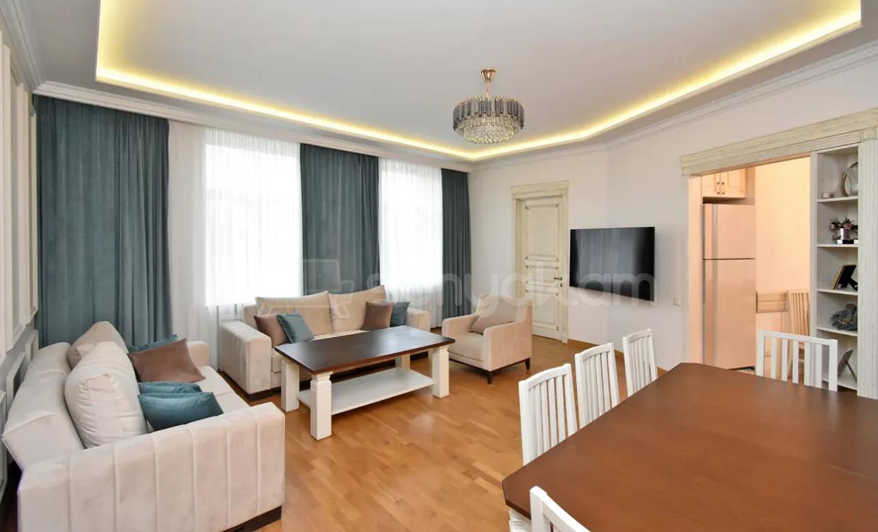 3 Սենյականոց Բնակարան Քարե Շենքում, 100քմ, 5/5 հարկ, Դիզայներական Վերանորոգված, Կահավորված