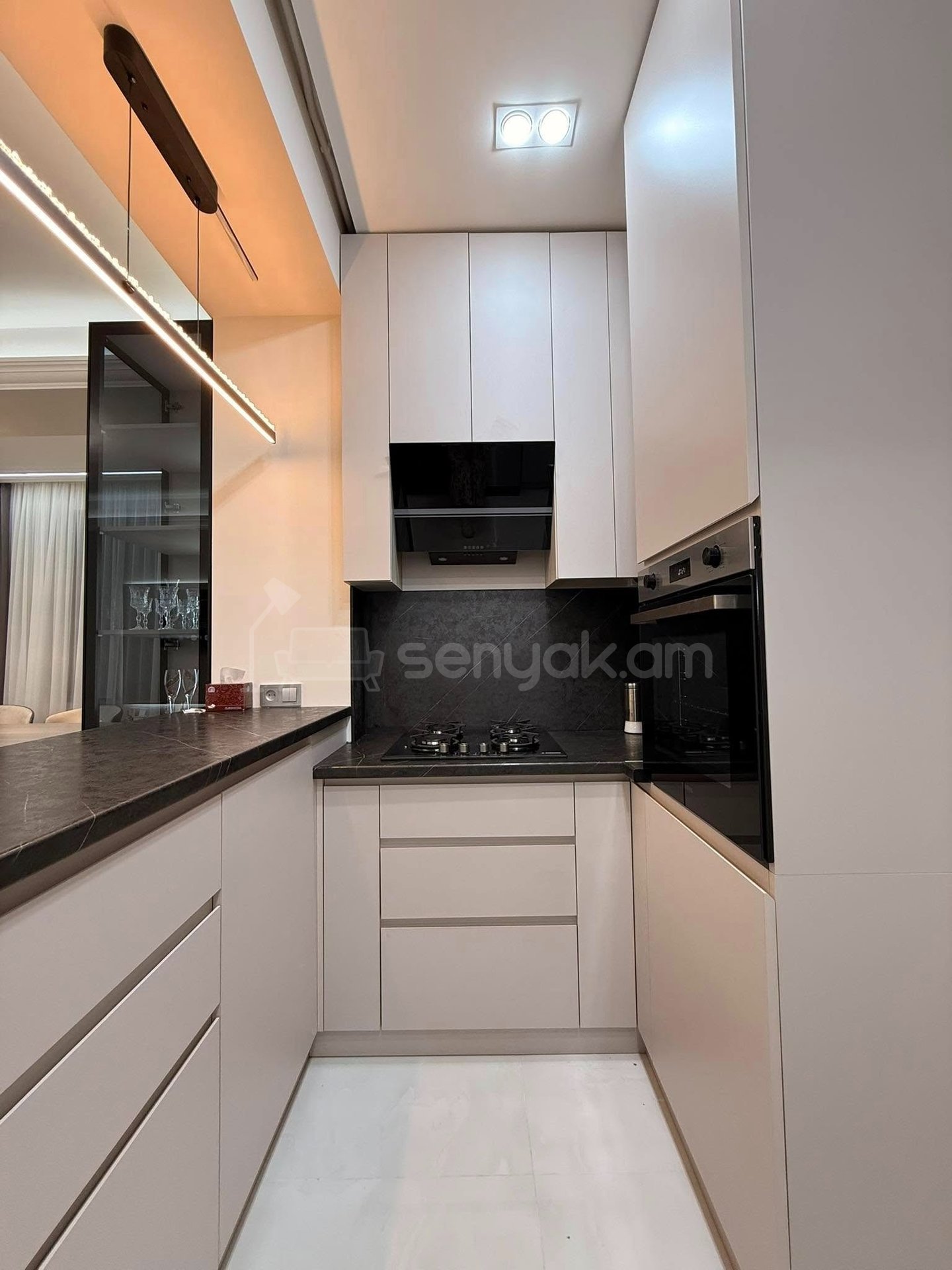 4 Սենյականոց Բնակարան, 110քմ, 5/14 հարկ, Դիզայներական Վերանորոգված, Կահավորված, Արևկող