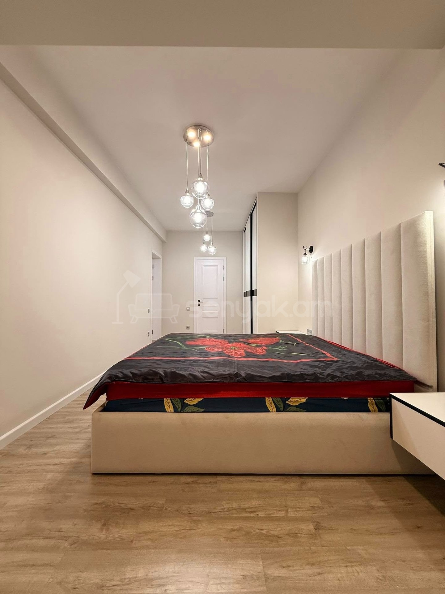 4 Սենյականոց Բնակարան, 110քմ, 5/14 հարկ, Դիզայներական Վերանորոգված, Կահավորված, Արևկող