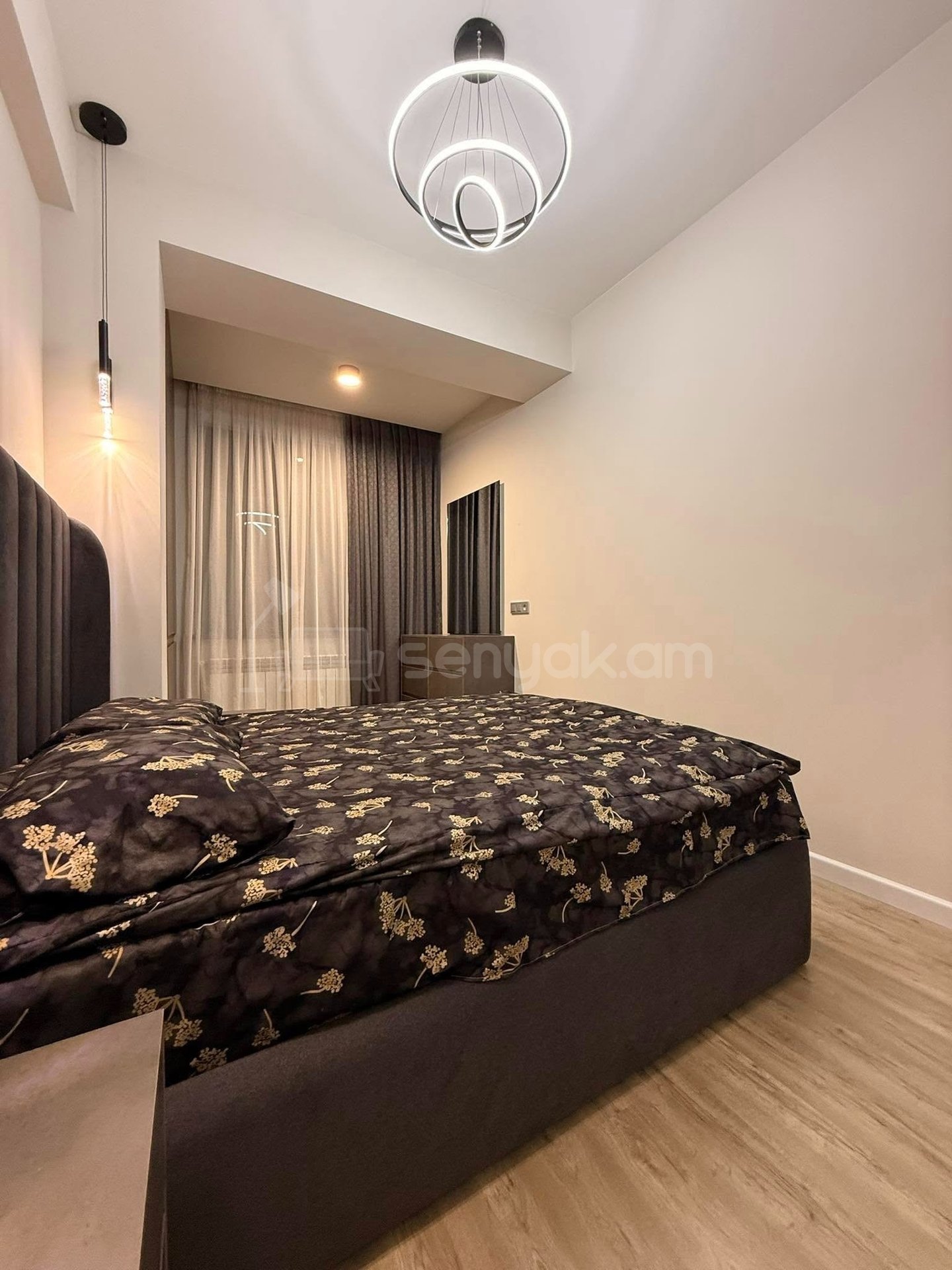 4 Սենյականոց Բնակարան, 110քմ, 5/14 հարկ, Դիզայներական Վերանորոգված, Կահավորված, Արևկող