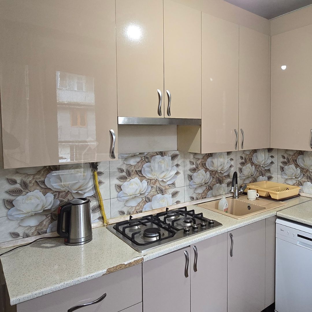 4 Սենյականոց Բնակարան Քարե Շենքում, 75քմ, 4/5 հարկ, Կոսմետիկ Վերանորոգված