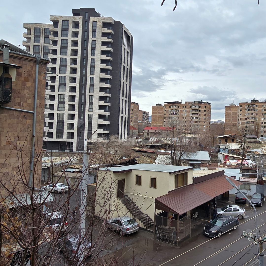 4 Սենյականոց Բնակարան Քարե Շենքում, 75քմ, 4/5 հարկ, Կոսմետիկ Վերանորոգված