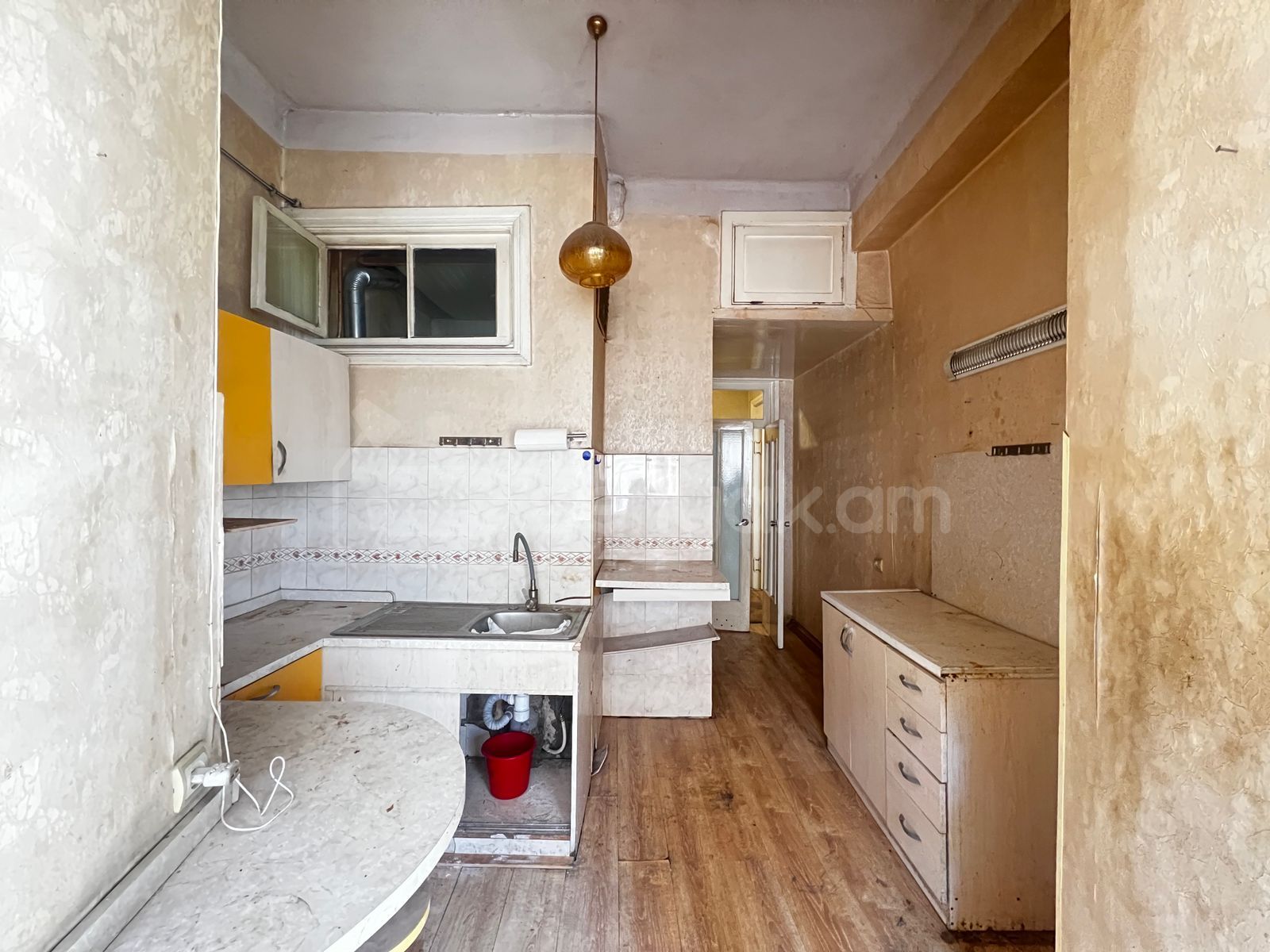 3 Սենյականոց Բնակարան Քարե Շենքում, 105քմ, 3/5 հարկ, Զրոյական Վիճակում