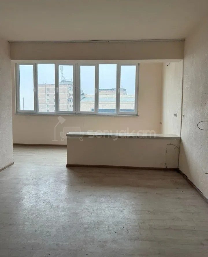 1 Սենյականոց Բնակարան Քարե Շենքում, 50քմ, 4/5 հարկ, Նորմալ Վիճակում