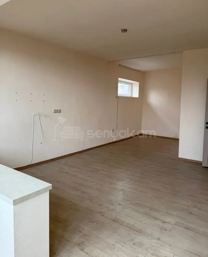 1 Սենյականոց Բնակարան Քարե Շենքում, 50քմ, 4/5 հարկ, Նորմալ Վիճակում