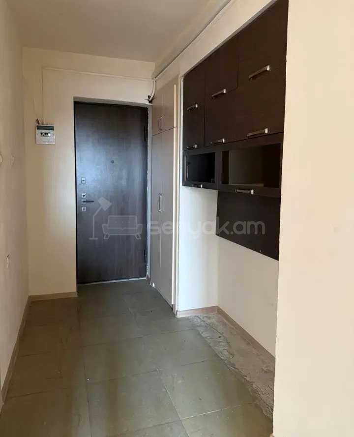 1 Սենյականոց Բնակարան Քարե Շենքում, 50քմ, 4/5 հարկ, Նորմալ Վիճակում