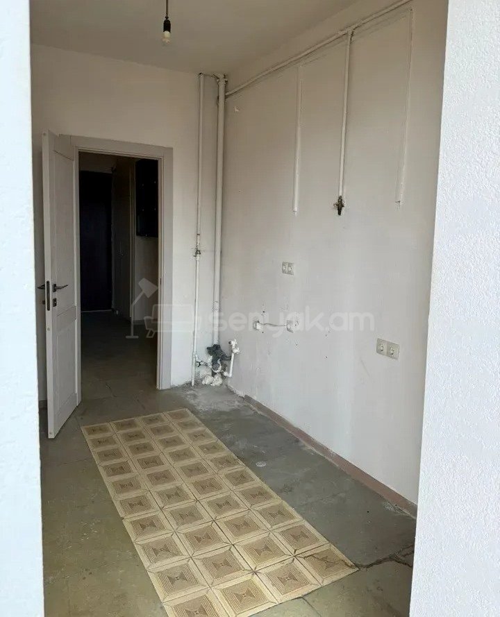 1 Սենյականոց Բնակարան Քարե Շենքում, 50քմ, 4/5 հարկ, Նորմալ Վիճակում