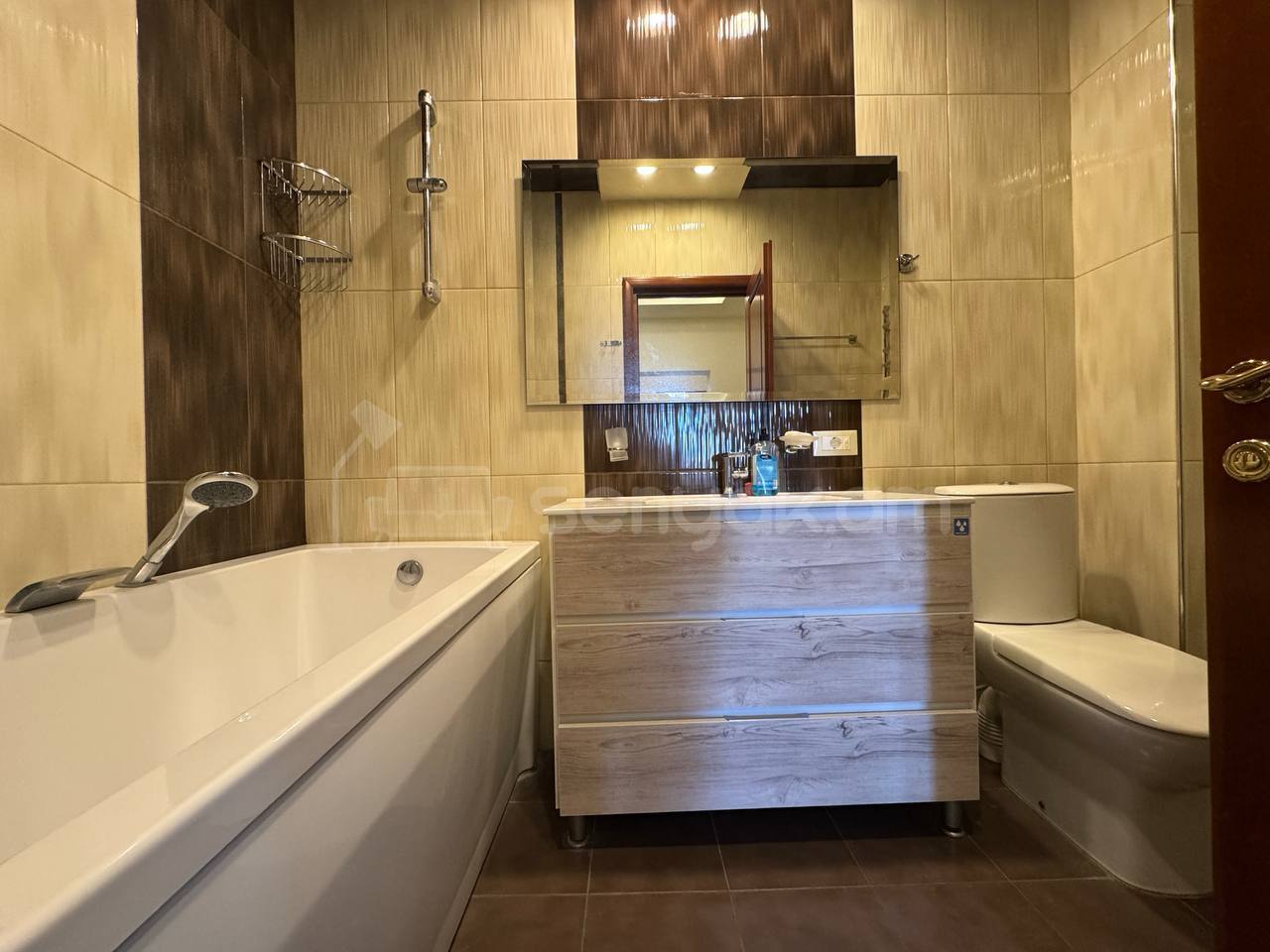 4 Սենյականոց Բնակարան, 160քմ, 2/22 հարկ, Կապիտալ Վերանորոգված