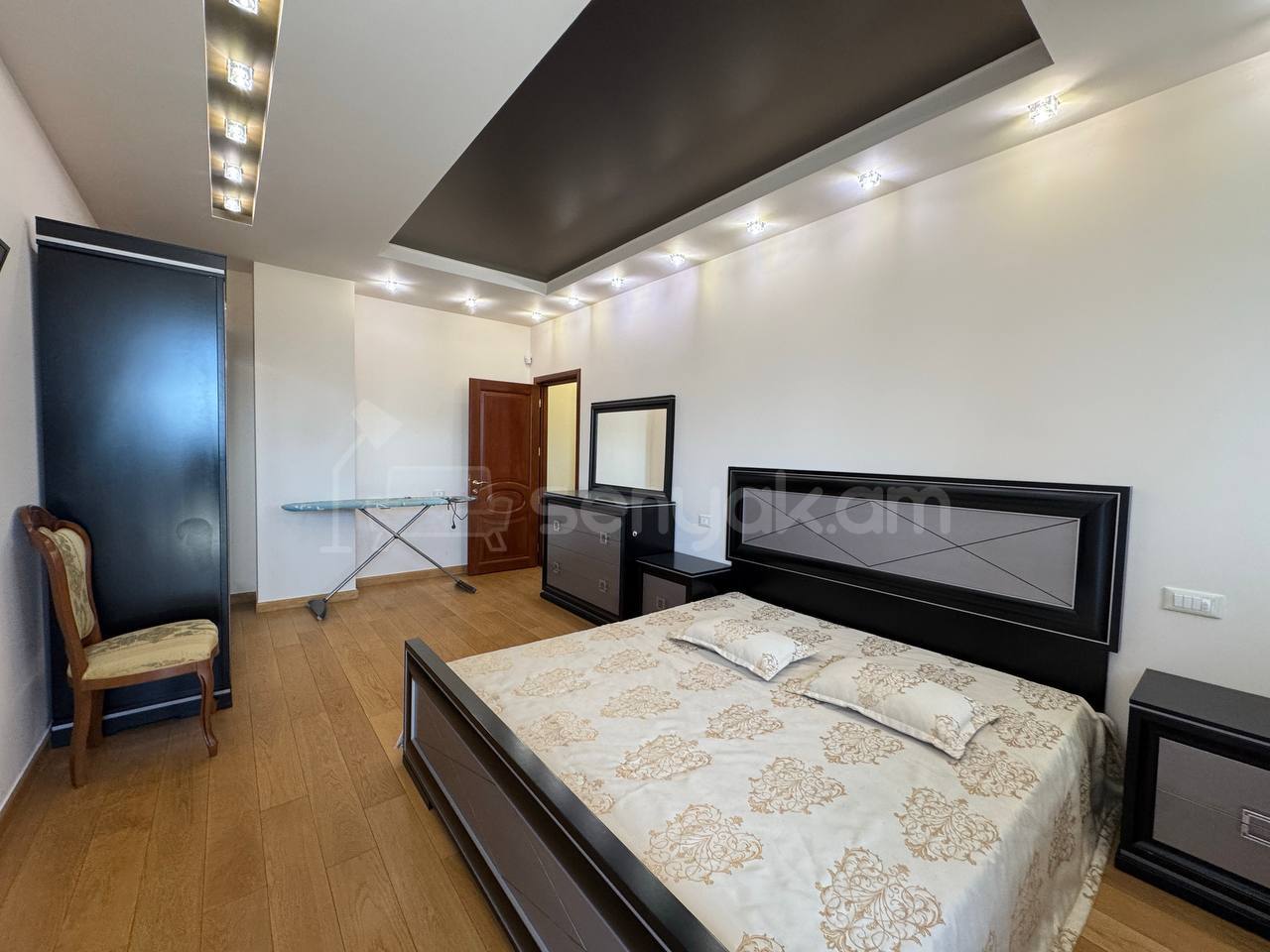 4 Սենյականոց Բնակարան, 160քմ, 2/22 հարկ, Կապիտալ Վերանորոգված