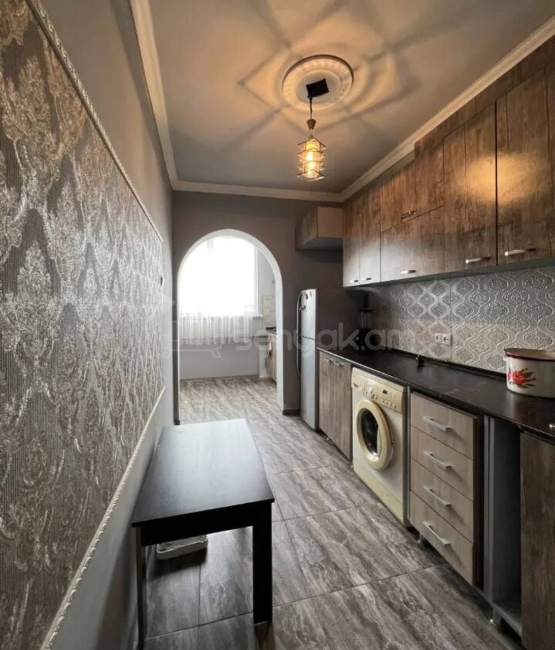 3 Սենյականոց Բնակարան Քարե Շենքում, 104քմ, 5/5 հարկ, Նորմալ Վիճակում