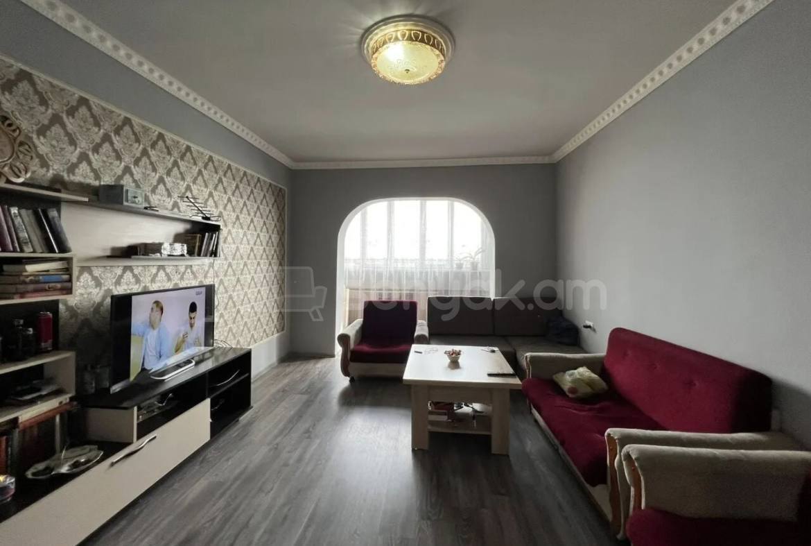 3 Սենյականոց Բնակարան Քարե Շենքում, 104քմ, 5/5 հարկ, Նորմալ Վիճակում