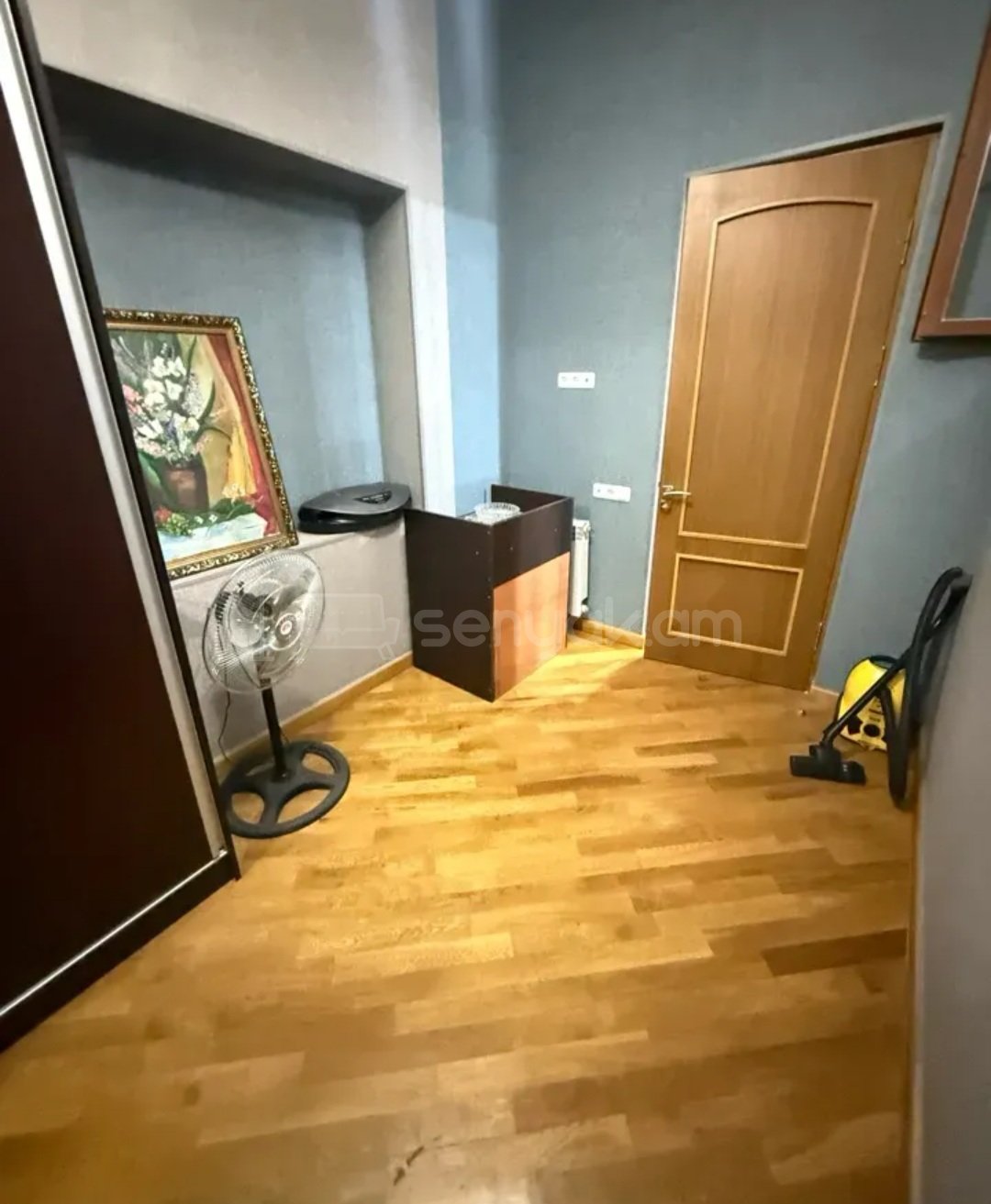 4 Սենյականոց Բնակարան Քարե Շենքում, 93քմ, 2/5 հարկ, Կապիտալ Վերանորոգված, Կահավորված