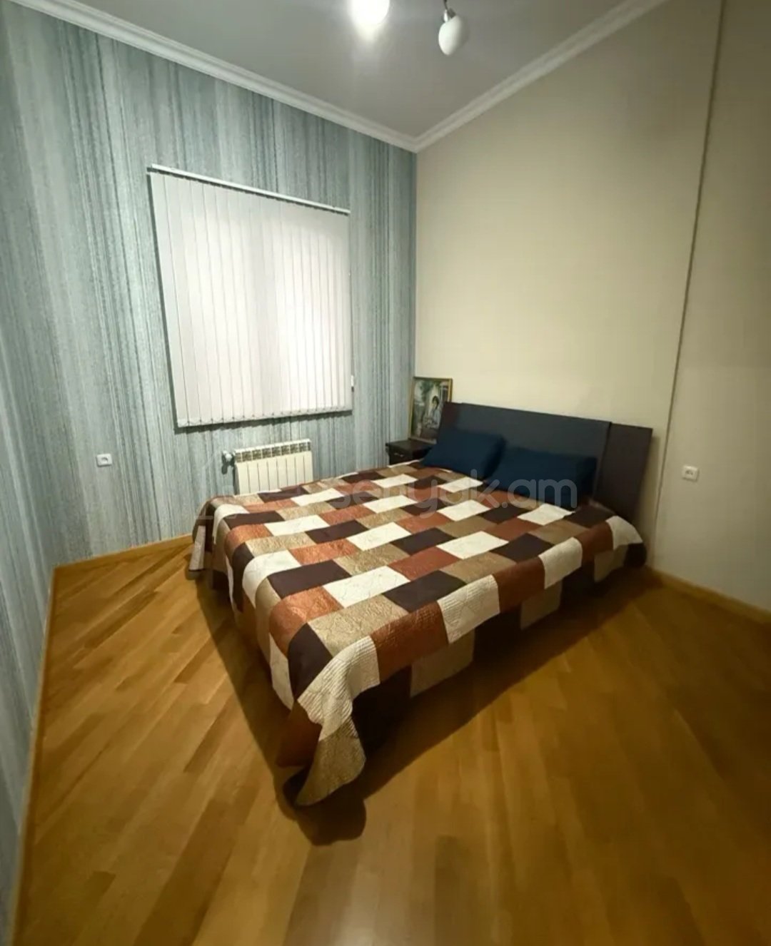 4 Սենյականոց Բնակարան Քարե Շենքում, 93քմ, 2/5 հարկ, Կապիտալ Վերանորոգված, Կահավորված