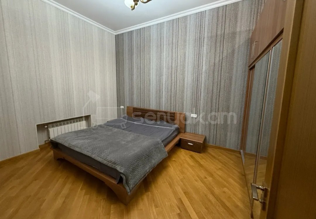 4 Սենյականոց Բնակարան Քարե Շենքում, 93քմ, 2/5 հարկ, Կապիտալ Վերանորոգված, Կահավորված