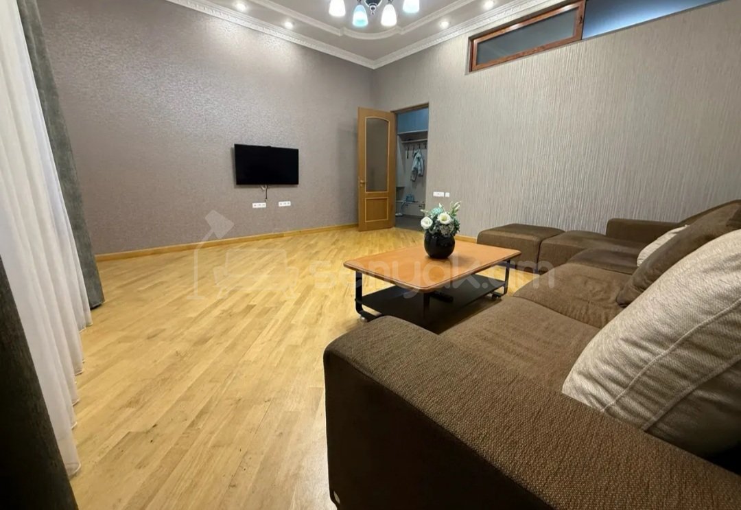 4 Սենյականոց Բնակարան Քարե Շենքում, 93քմ, 2/5 հարկ, Կապիտալ Վերանորոգված, Կահավորված