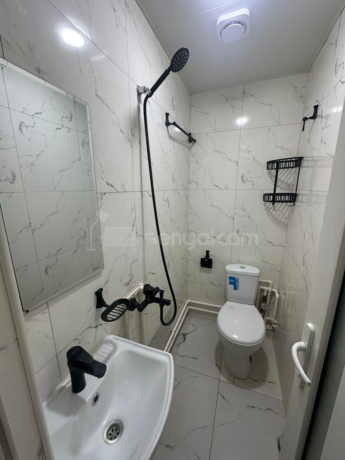 1 Սենյականոց Բնակարան Քարե Շենքում, 32քմ, 3/5 հարկ, Կապիտալ Վերանորոգված, Կահավորված