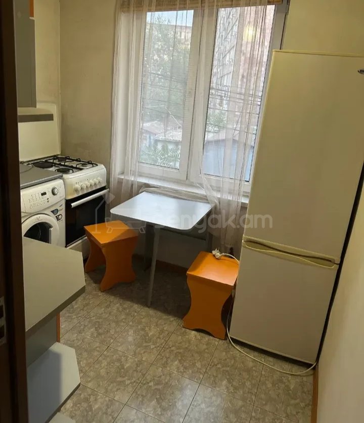 1 Սենյականոց Բնակարան, 40քմ, 2/4 հարկ, Նորմալ Վիճակում, Կահավորված