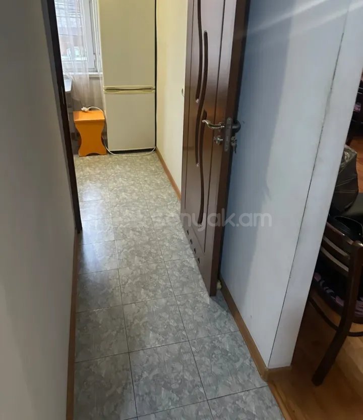 1 Սենյականոց Բնակարան, 40քմ, 2/4 հարկ, Նորմալ Վիճակում, Կահավորված