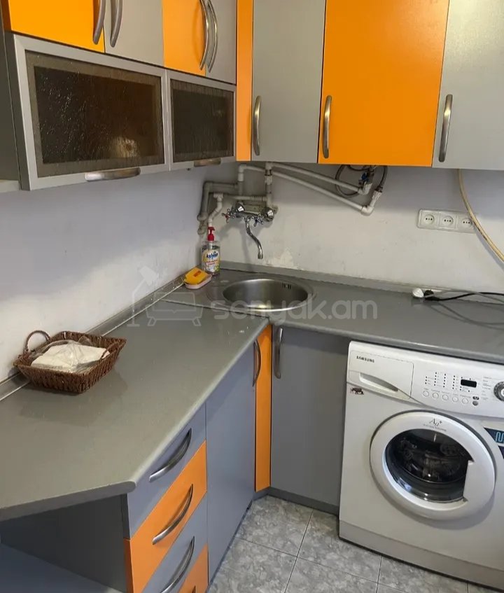 1 Սենյականոց Բնակարան, 40քմ, 2/4 հարկ, Նորմալ Վիճակում, Կահավորված