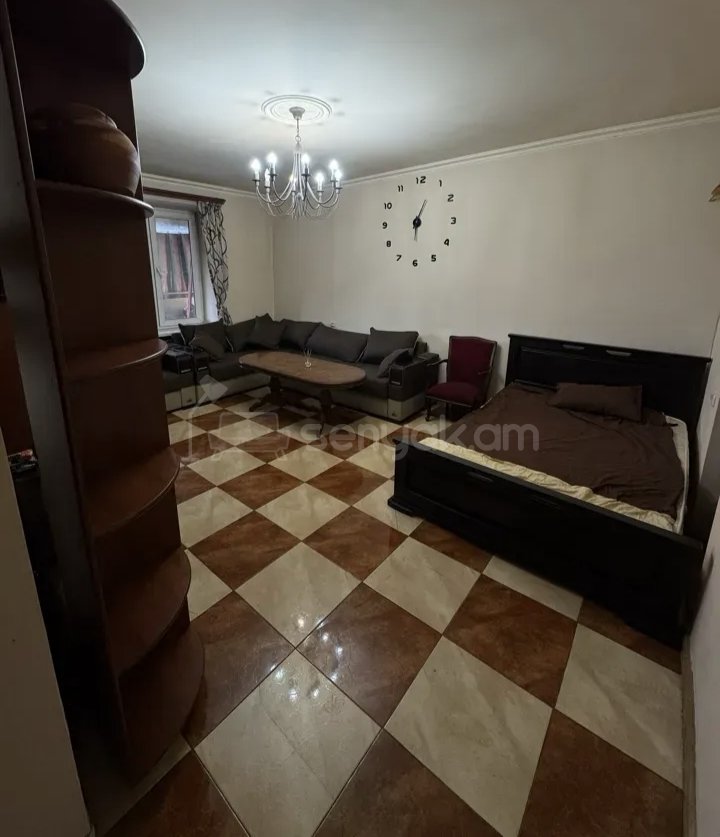 1 Սենյականոց Բնակարան Քարե Շենքում, 48քմ, 3/5 հարկ, Կապիտալ Վերանորոգված, Կահավորված, Արևկող