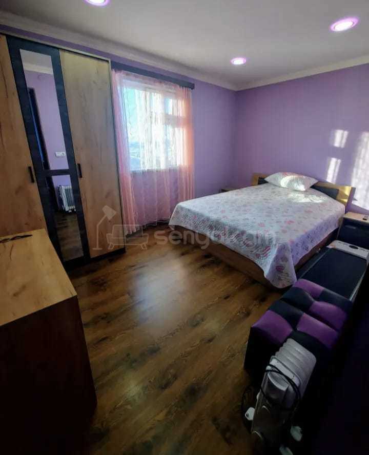 3 Սենյականոց Բնակարան Քարե Շենքում, 56քմ, 4/5 հարկ, Նորմալ Վիճակում