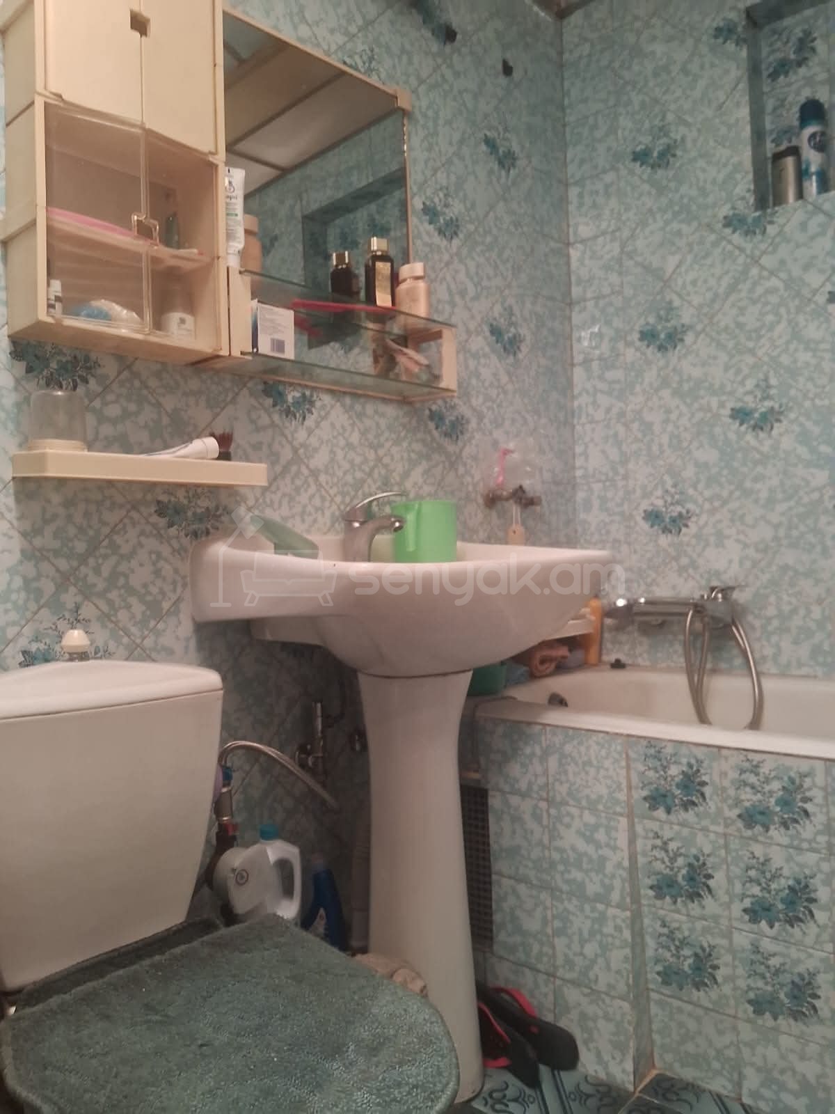 4 Սենյականոց Բնակարան Քարե Շենքում, 102քմ, 5/5 հարկ, Կապիտալ Վերանորոգված