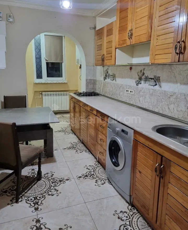 3 Սենյականոց Բնակարան, 80քմ, 2/9 հարկ, Նորմալ Վիճակում, Կահավորված, Արևկող