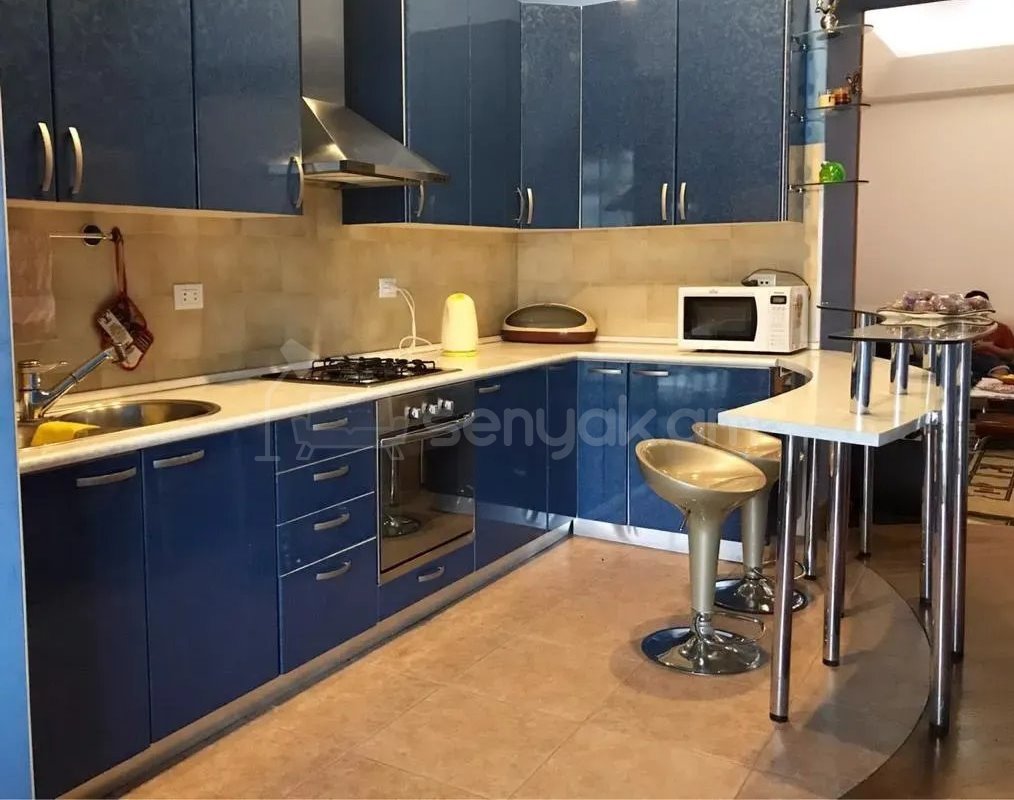 4 Սենյականոց Բնակարան Քարե Շենքում, 160քմ, 4/4 հարկ, Կապիտալ Վերանորոգված