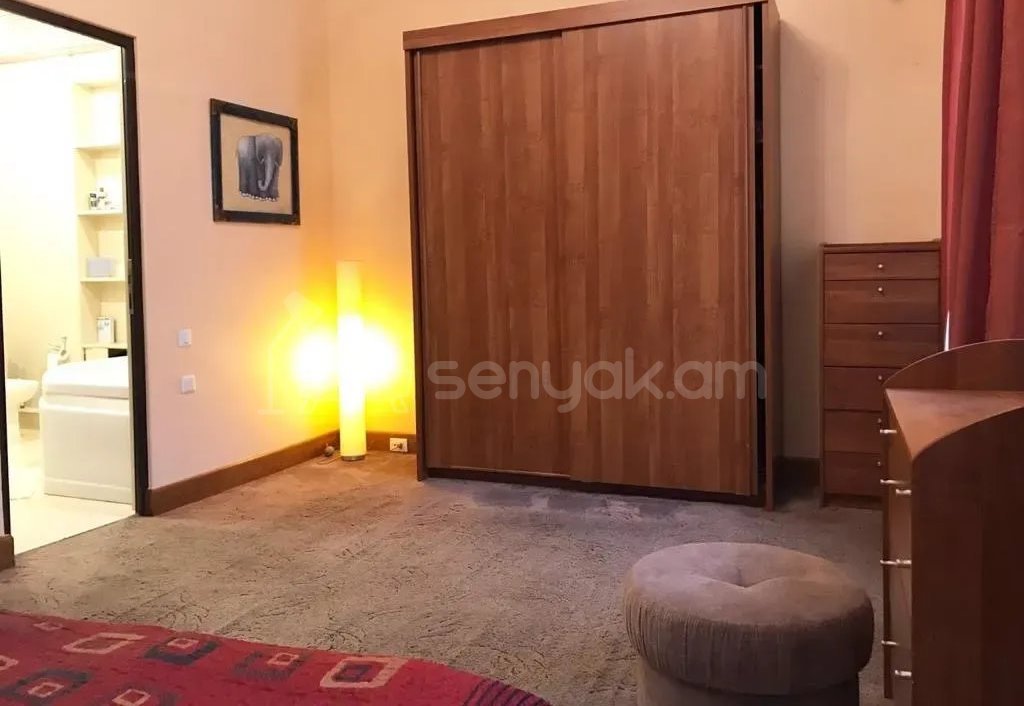 4 Սենյականոց Բնակարան Քարե Շենքում, 160քմ, 4/4 հարկ, Կապիտալ Վերանորոգված