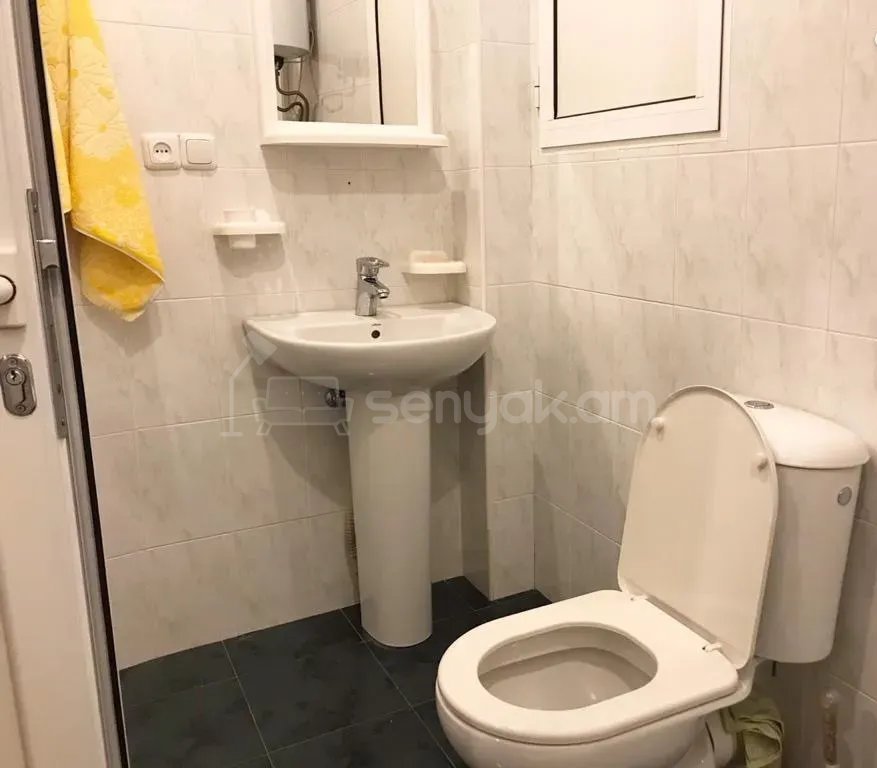 4 Սենյականոց Բնակարան Քարե Շենքում, 160քմ, 4/4 հարկ, Կապիտալ Վերանորոգված