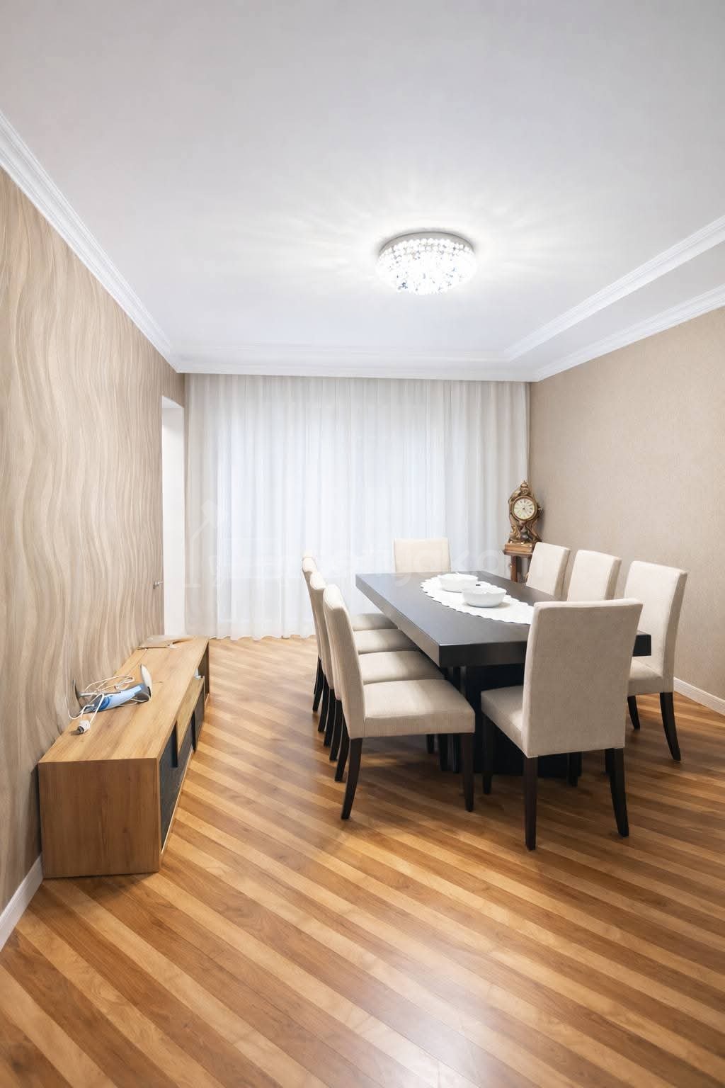 4 Սենյականոց Բնակարան, 96քմ, 2/3 հարկ, Դիզայներական Վերանորոգված