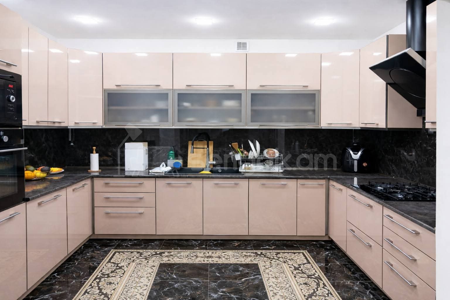 4 Սենյականոց Բնակարան, 96քմ, 2/3 հարկ, Դիզայներական Վերանորոգված