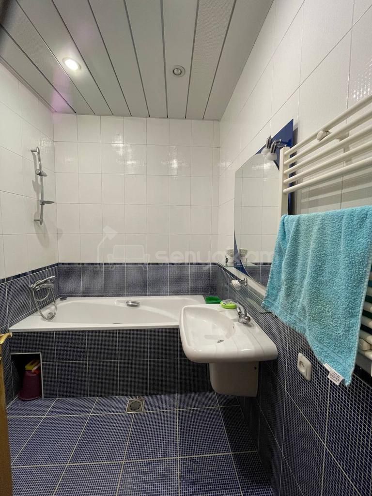 3 Սենյականոց Բնակարան Քարե Շենքում, 75քմ, 1/5 հարկ, Կոսմետիկ Վերանորոգված, Կահավորված, Արևկող