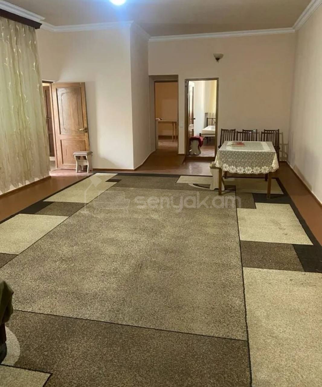 4 Սենյականոց Բնակարան Քարե Շենքում, 125քմ, 2/2 հարկ, Նորմալ Վիճակում, Կահավորված, Արևկող