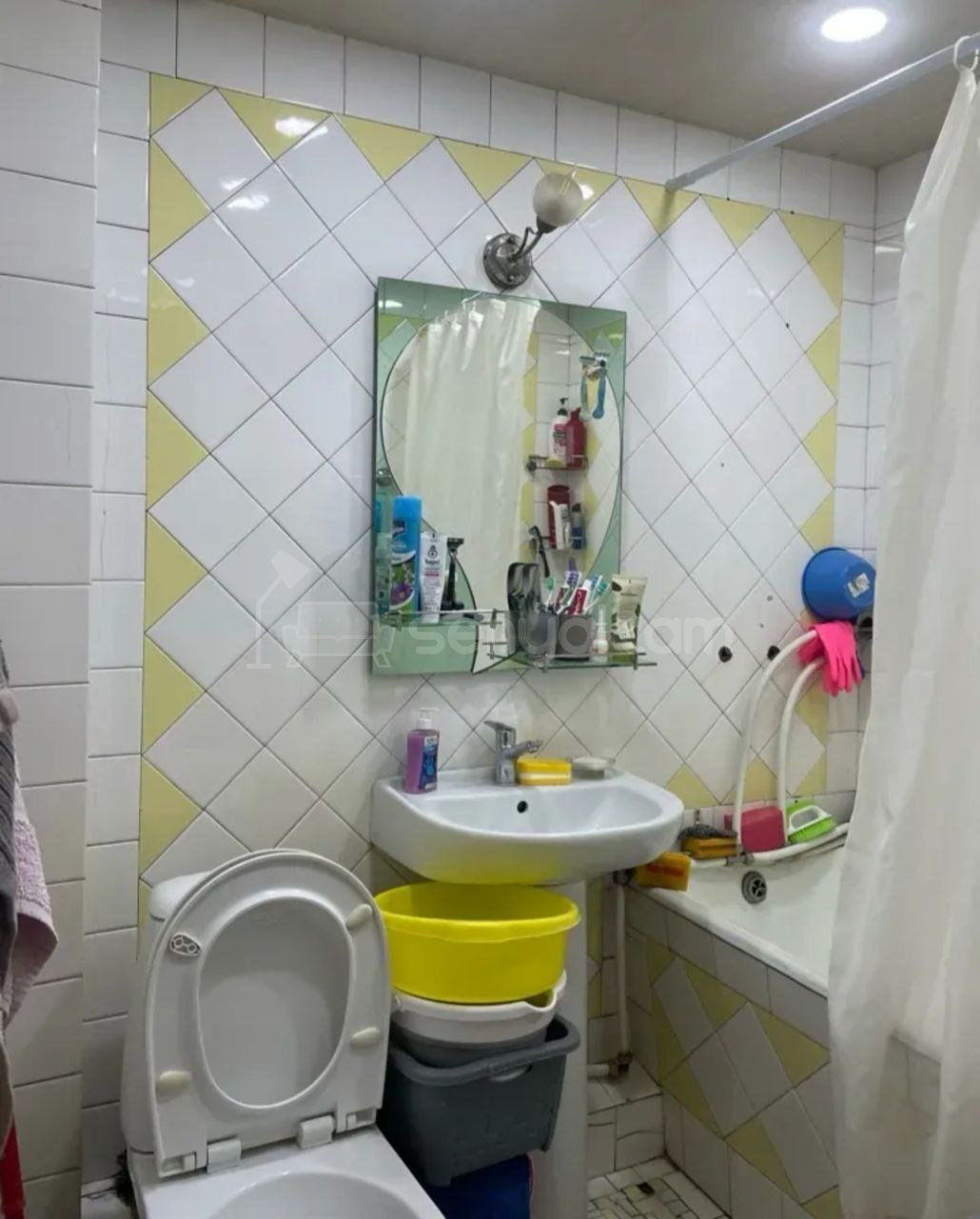 2 Սենյականոց Բնակարան Քարե Շենքում, 72քմ, 3/4 հարկ, Նորմալ Վիճակում, Կահավորված, Արևկող