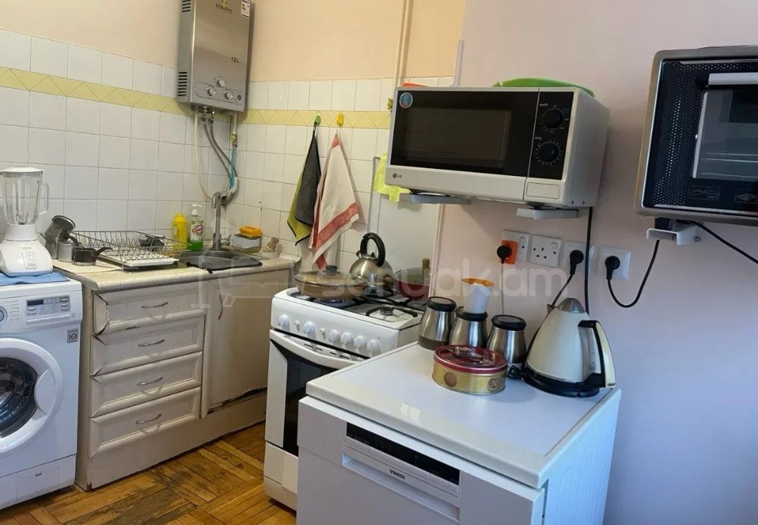 2 Սենյականոց Բնակարան Քարե Շենքում, 72քմ, 3/4 հարկ, Նորմալ Վիճակում, Կահավորված, Արևկող